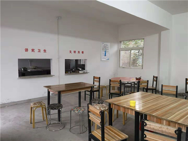 新增建的職(zhí)工餐廳
