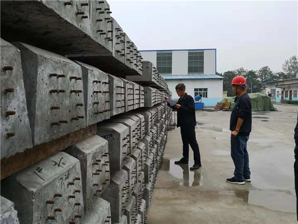 **鐵路産品(pǐn)監督檢驗中心的(de)..申領生産許可證(zhèng)的檢驗産品進行(háng)了型式檢驗。