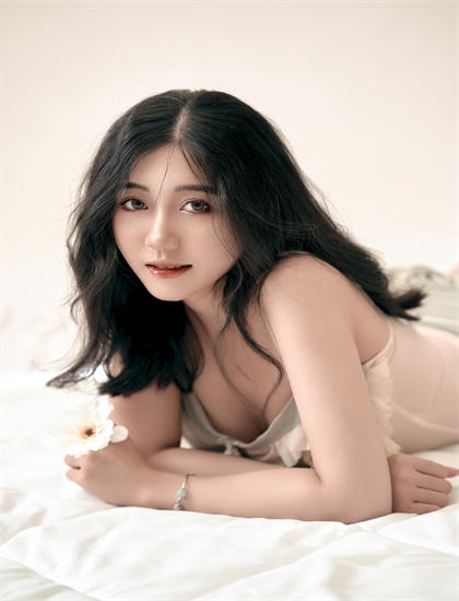 《浴火重生后夏小姐在线虐渣》同类型作品对比：风格差异与特色比较